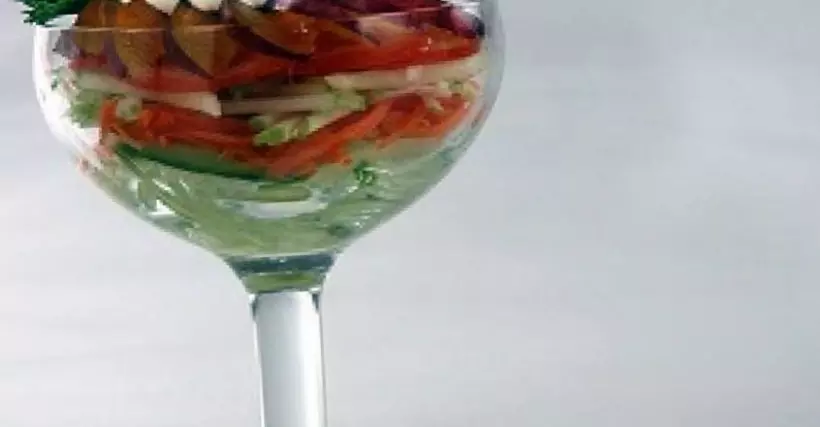 Готовим Салаты Салат-коктейль овощной с яблоками и сливами