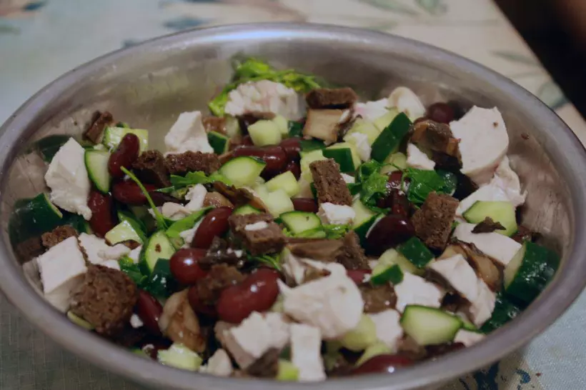 Готовим Салаты Куриный салат с фасолью и грибами
