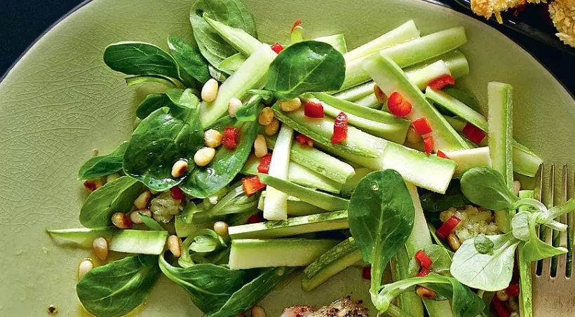 Готовим Вегетарианские Пряный салат из кабачков и корна