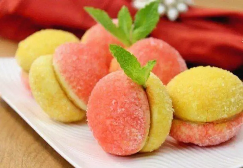 Готовим Десерты Пирожное «Персики» со сгущенкой и орехами