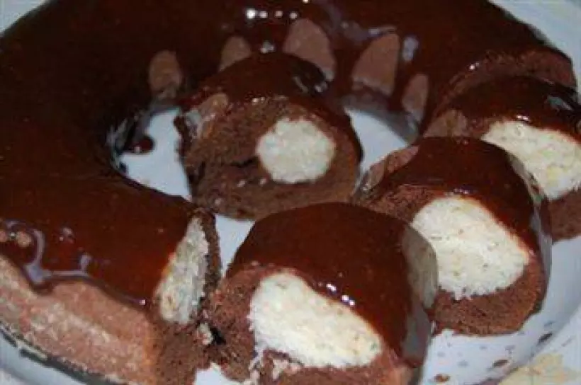 Готовим Десерты Шоколадный пирожное с творожными шариками