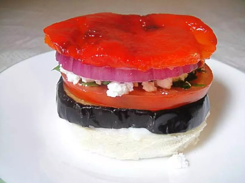 Готовим Закуски Бутерброд с баклажаном и помидором