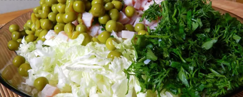 Вкусный салат с зеленым горошком