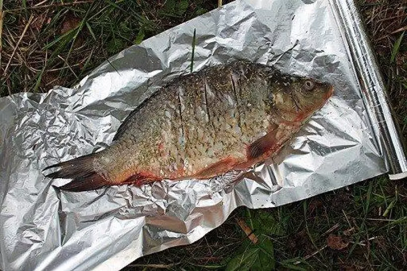 Готовим Рыба Карп с розмарином на углях