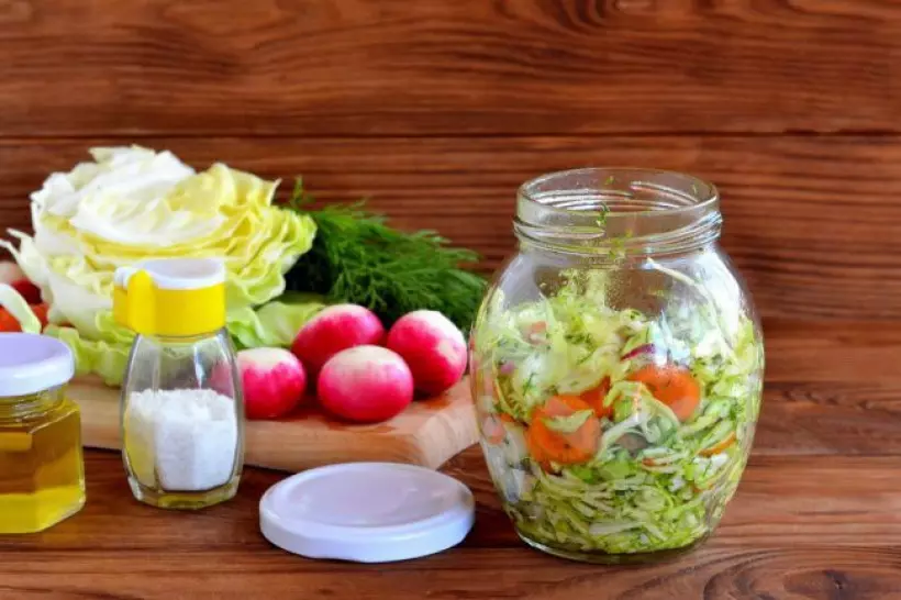 Готовим Салаты Вкусный салат на скорую руку из маринованных овощей