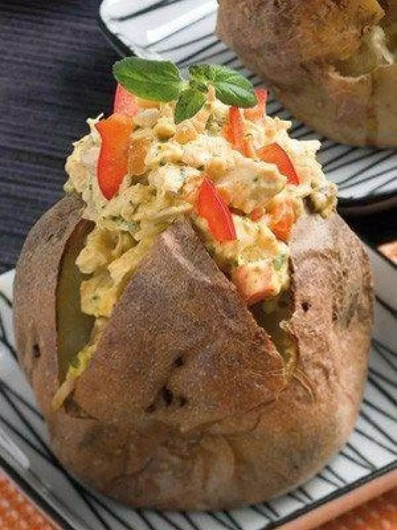 Готовим Закуски Печеный картофель на гриле с кремом из авокадо