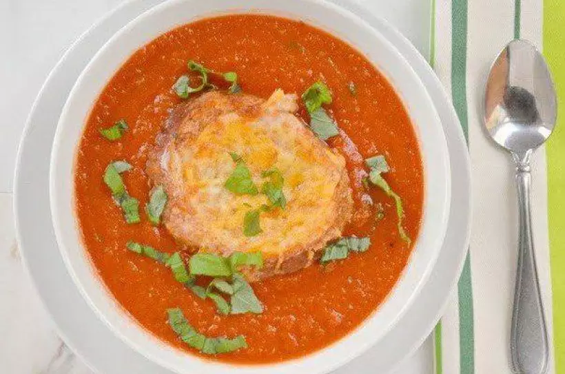 Готовим Супы Томатно-базиликовый суп с сырными гренками