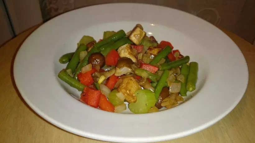 Готовим Салаты Теплый салат из овощей и тофу