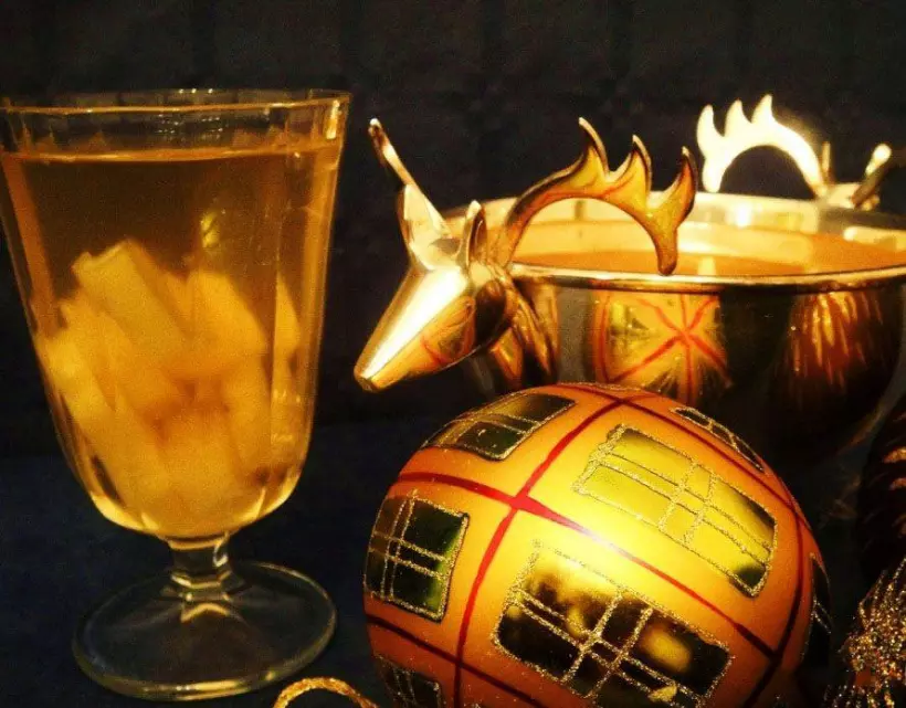 Готовим Коктейли Алкогольный коктейль с ананасами и шампанским