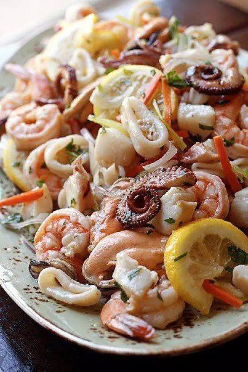 Готовим Салаты Праздничный салат из маринованных морепродуктов