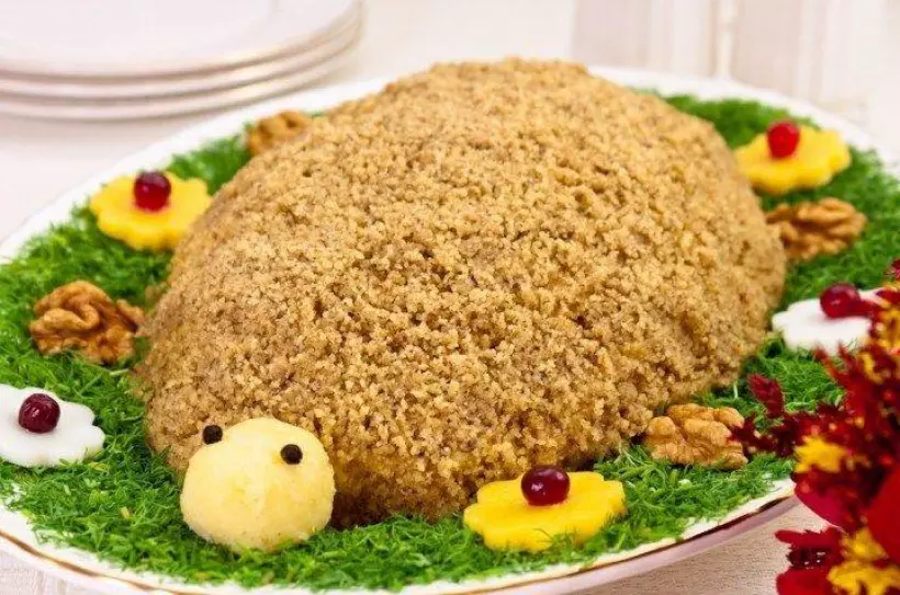 Готовим Салаты Слоеный куриный салат с грецкими орехами «Черепаха»