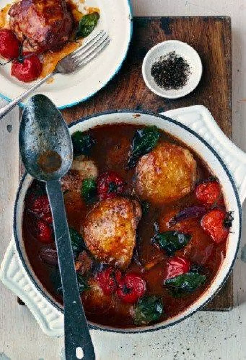 Готовим Мясо Тушеная курица в ароматном томатном соусе (Pastitsatha)