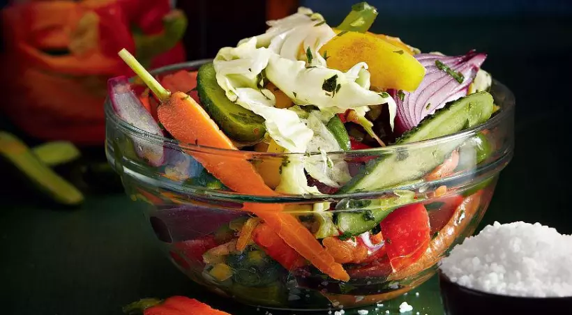 Готовим Вегетарианские Салат из малосольных овощей
