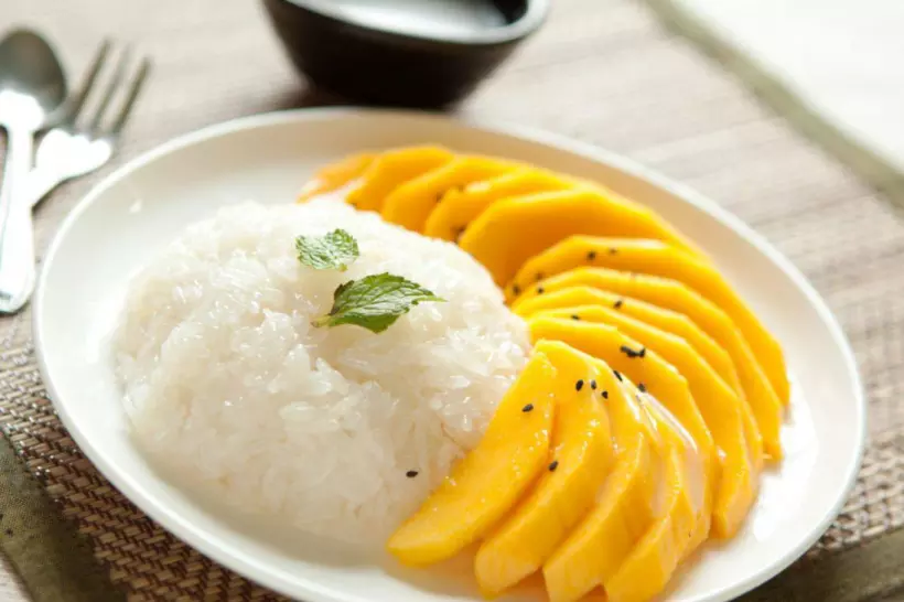 Готовим Десерты Сладкий рис с манго и кокосовым молоком