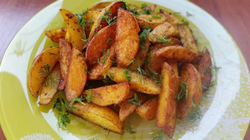 Готовим Вегетарианские Пряный картофель по‑деревенски в духовке