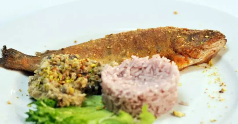 Готовим Рыба Речная форель с фиолетовым рисом и грибным соусом