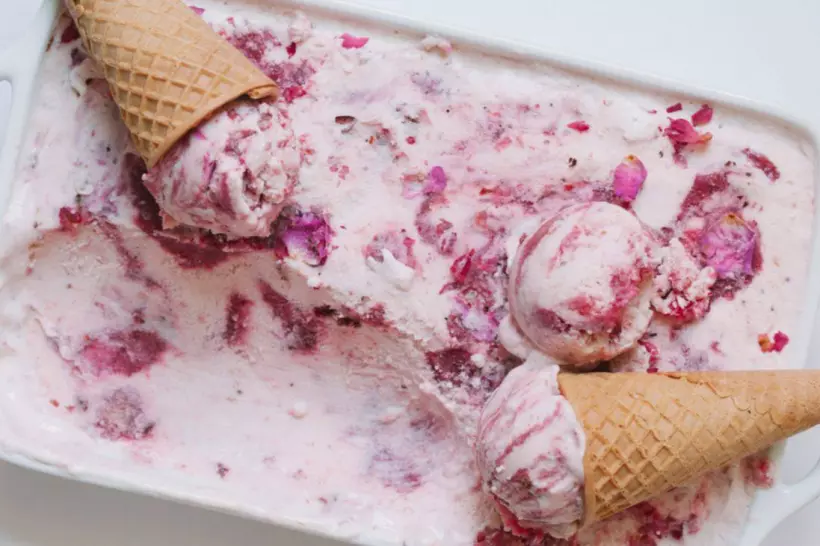 Готовим Десерты Мороженое из йогурта с ревенём