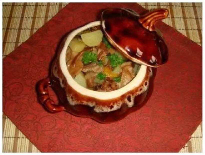 Готовим Вегетарианские Картошка с грибами в горшочке