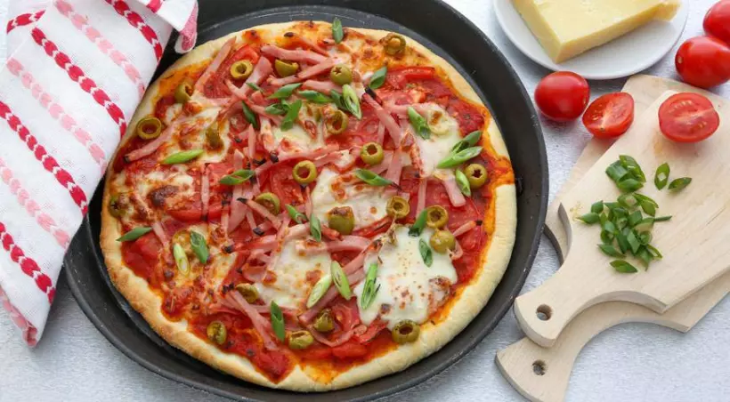 Готовим Закуски Пицца с ветчиной и оливками