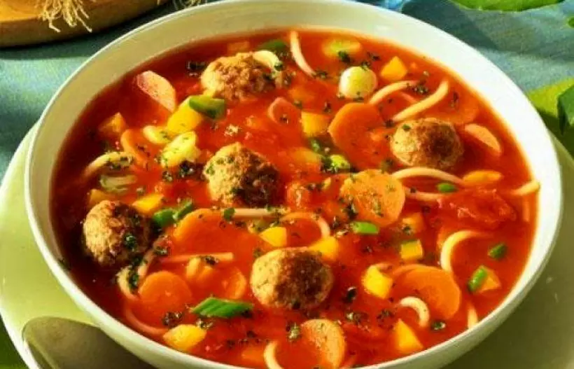 Готовим Супы Томатный суп с сосисками