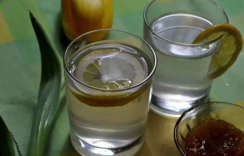 Готовим Коктейли Имбирный напиток с лимоном, медом и корицей