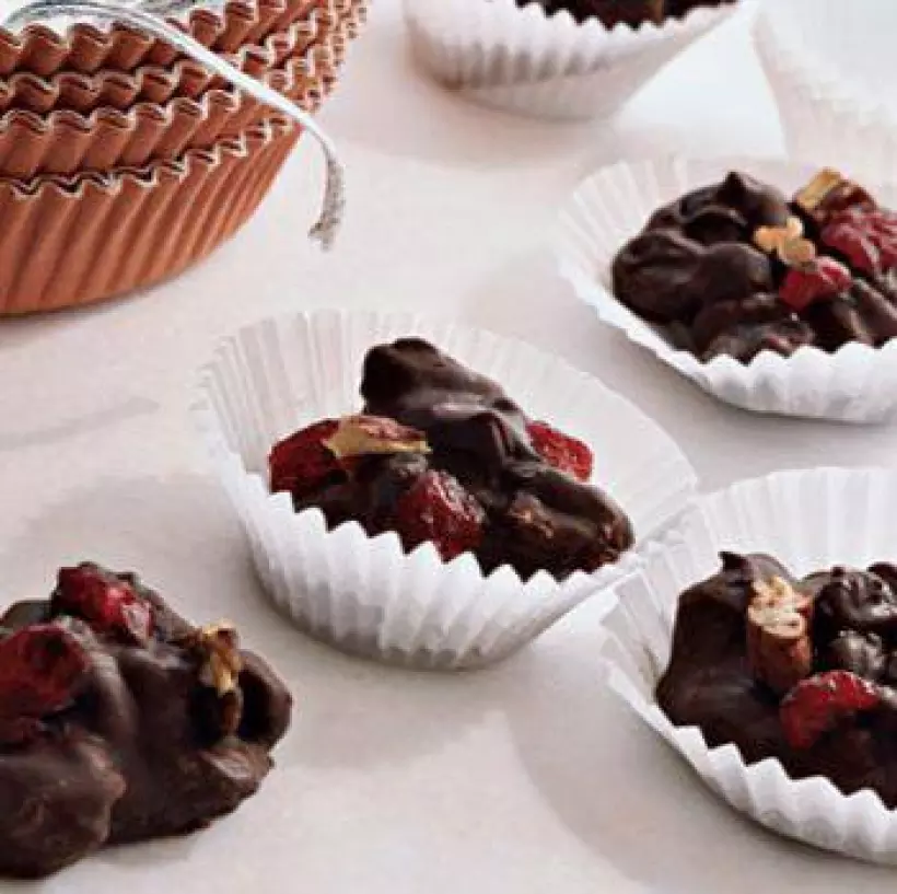 Готовим Десерты Шоколадные конфеты с клюквой