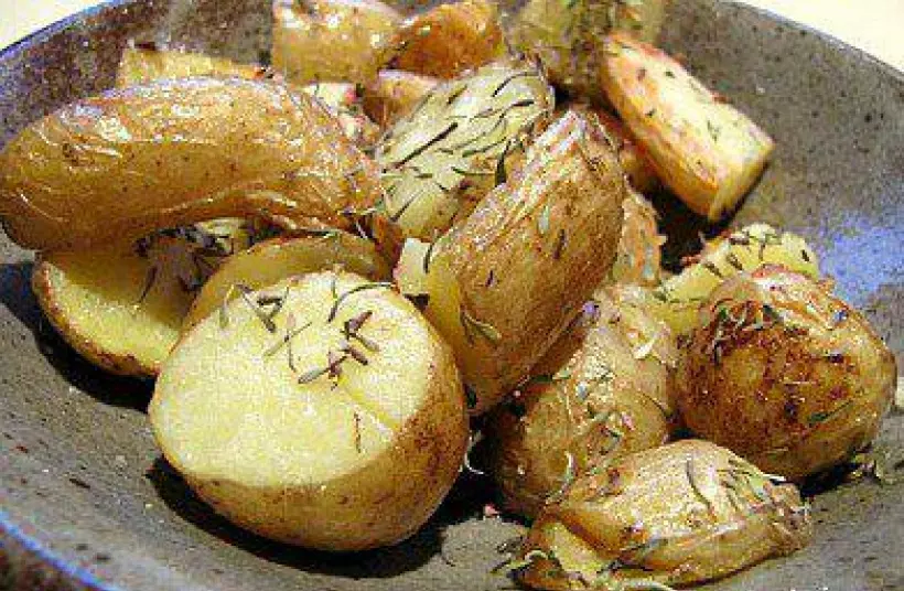 Готовим Закуски Запеченный картофель с тимьяном