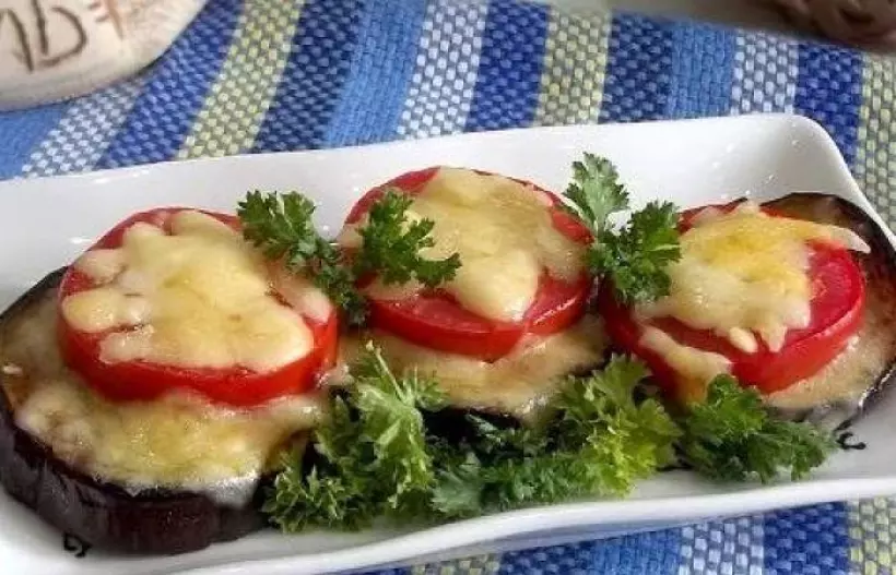 Готовим Вегетарианские Закуска из баклажанов и помидоров под сыром