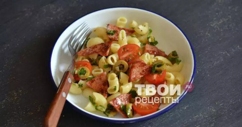 Готовим Салаты Теплый салат с пастой, оливками и ветчиной