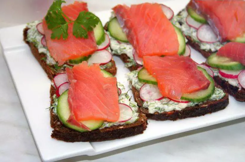 Готовим Праздники Датские рыбные сэндвичи с огурцами