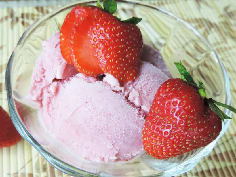 Готовим Десерты Домашнее клубничное мороженое