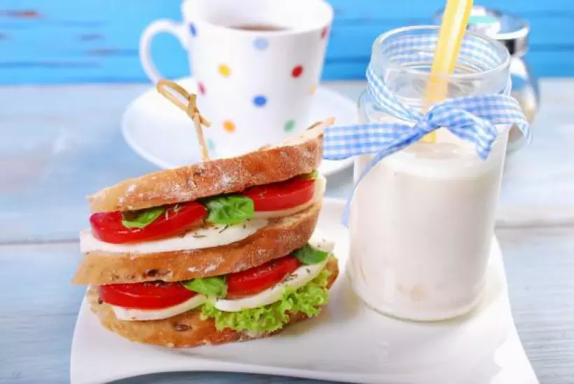Готовим Закуски Итальянский завтрак: сэндвич Капрезе