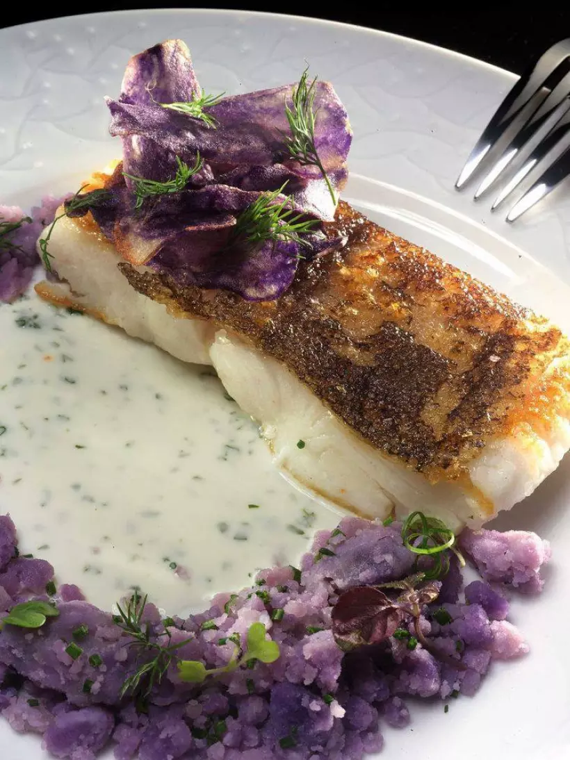 Готовим Рыба Палтус с фиолетовым картофелем и соусом из йогурта