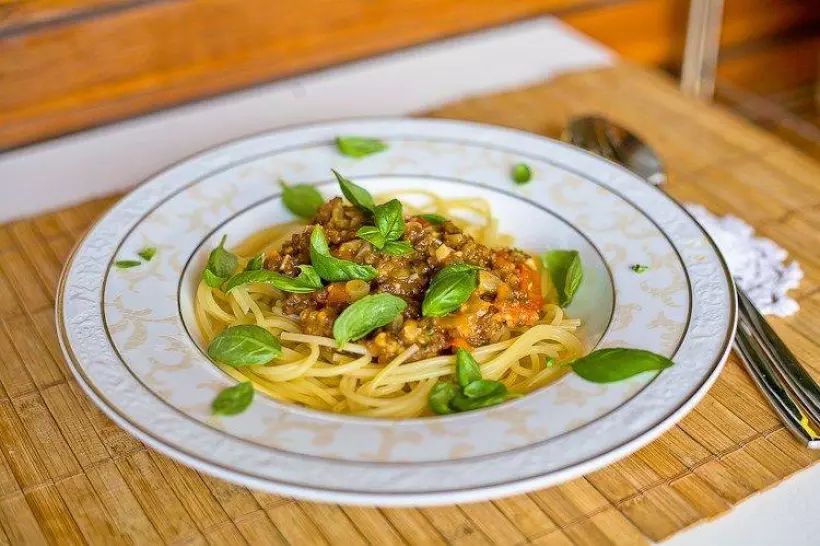 Готовим Вегетарианские Спагетти болоньезе с соевым фаршем