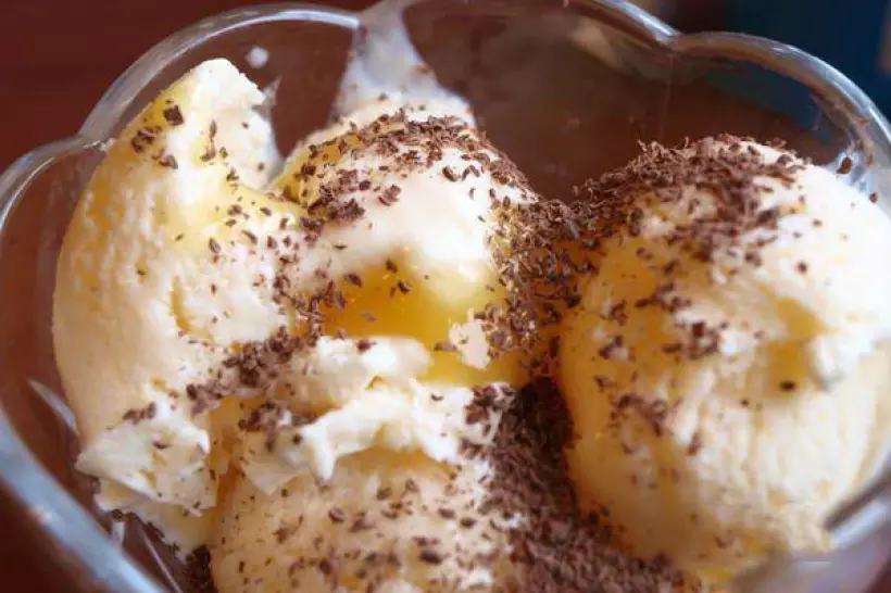Готовим Десерты Мороженое под соусом
