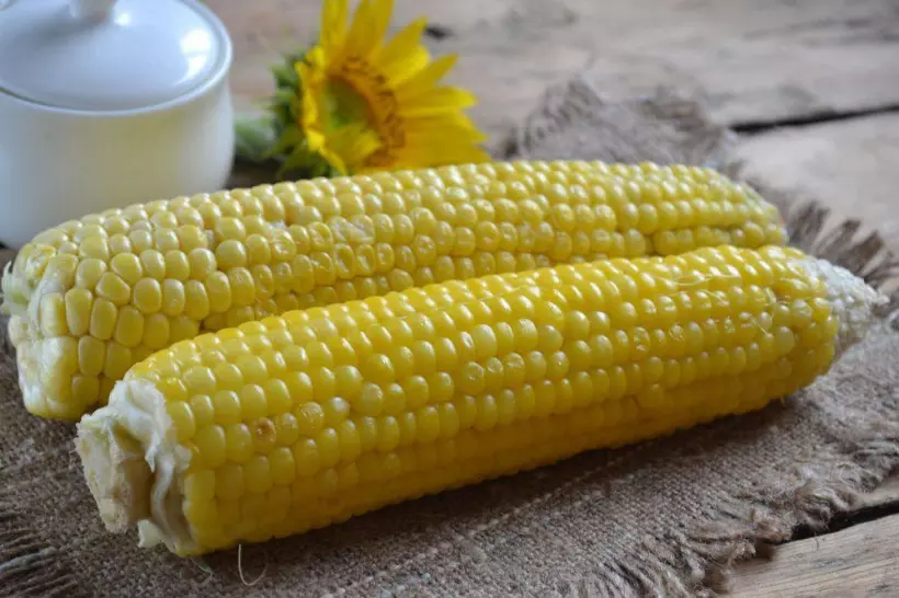 Готовим Вегетарианские Кукуруза, запеченная в фольге на мангале
