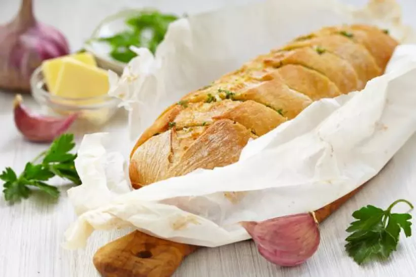 Готовим Закуски Запеченный хлеб с сыром и зеленью