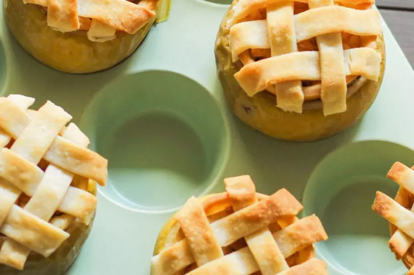 Готовим Десерты «Яблочный пирог» в яблоке