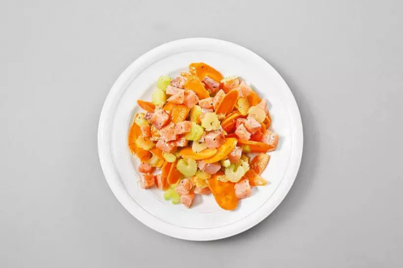 Готовим Спорт Салат из лосося, сельдерея и моркови