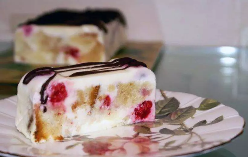 Готовим Десерты Сметанно-бисквитный торт с малиной