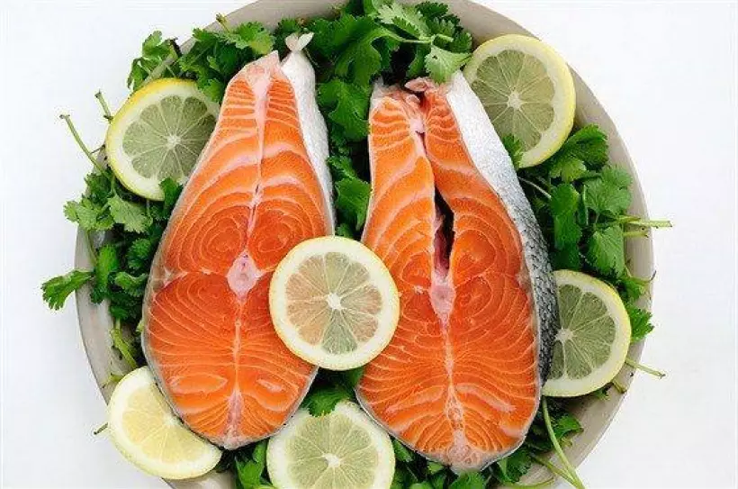 Готовим Закуски Маринованный лосось с салатом из чили, огурца и сока лайма