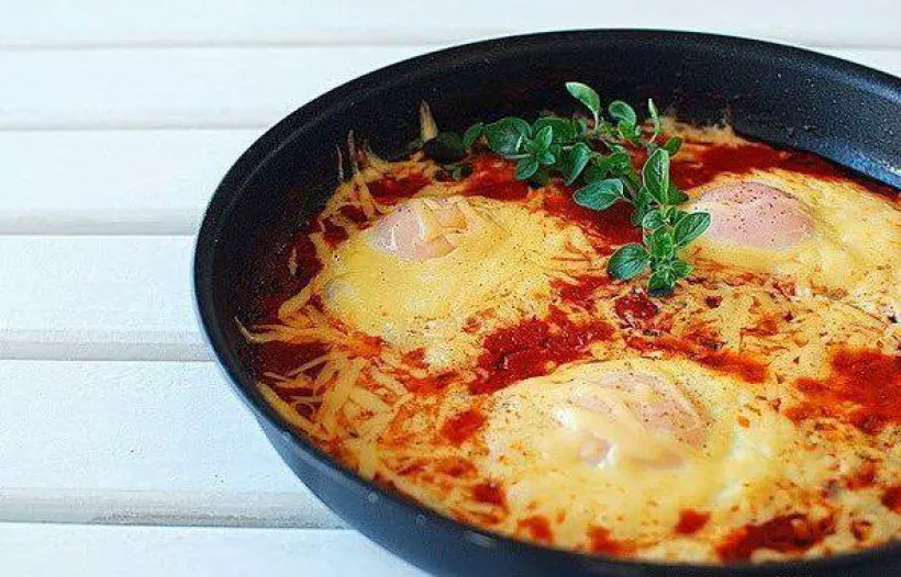 Готовим Яйца Яйца-пашот в томатном соусе