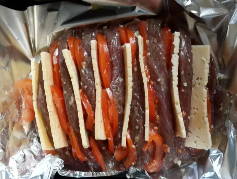 Готовим Мясо Мясо, запеченное гармошкой с сыром и помидорами