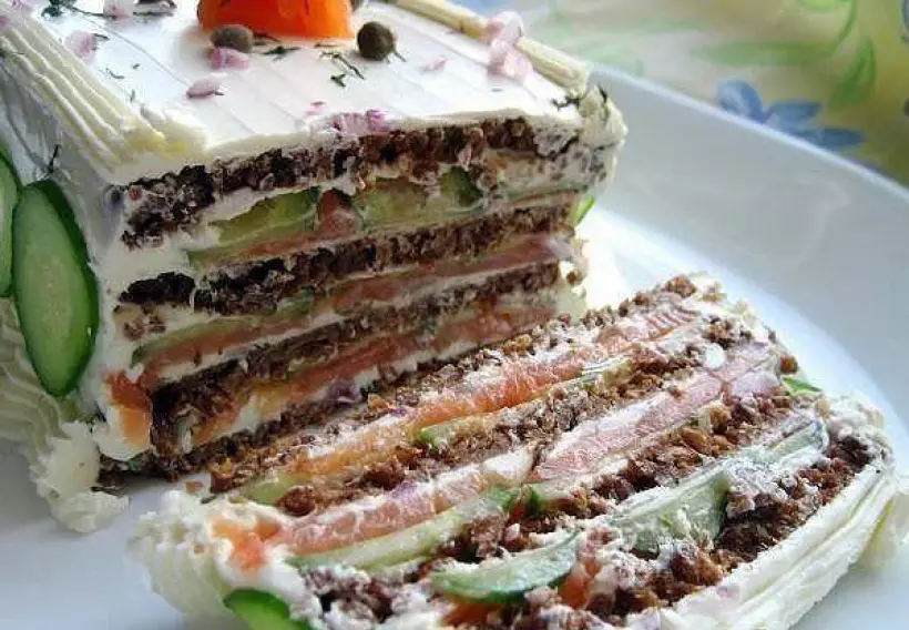 Готовим Закуски Бутербродный торт с копченым лососем