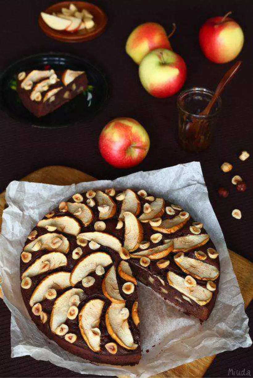 Готовим Выпечка Шоколадно-яблочный пирог с фундуком