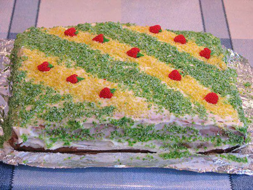 Готовим Десерты Бисквитный торт со сливками и сгущенкой