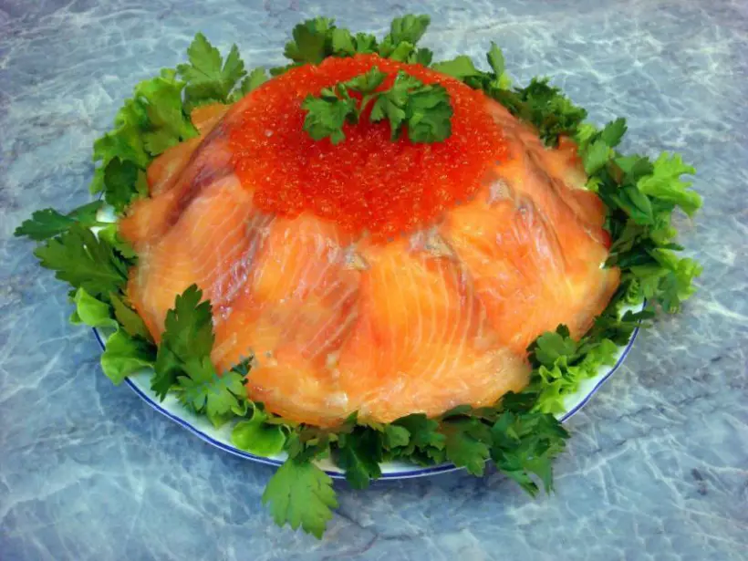 Готовим Салаты Салат Торт рыбный из семги с икрой