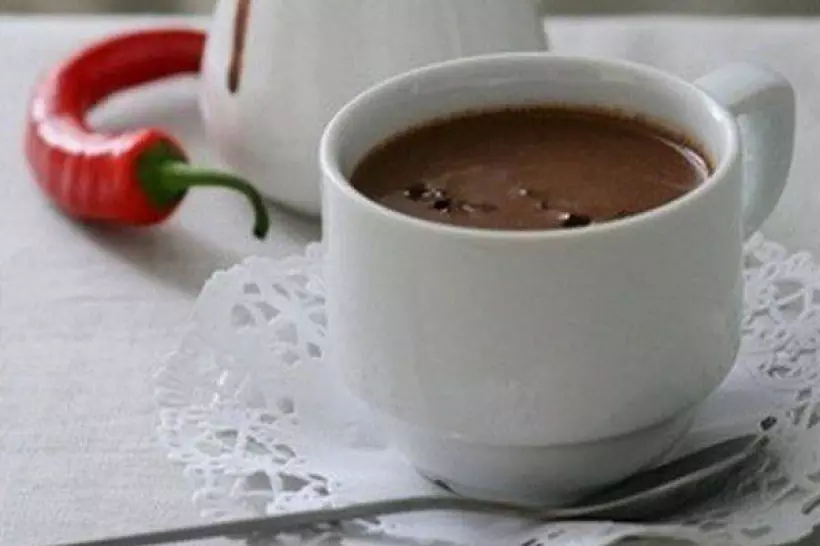 Готовим Коктейли Алкогольный горячий шоколад с перцем чили