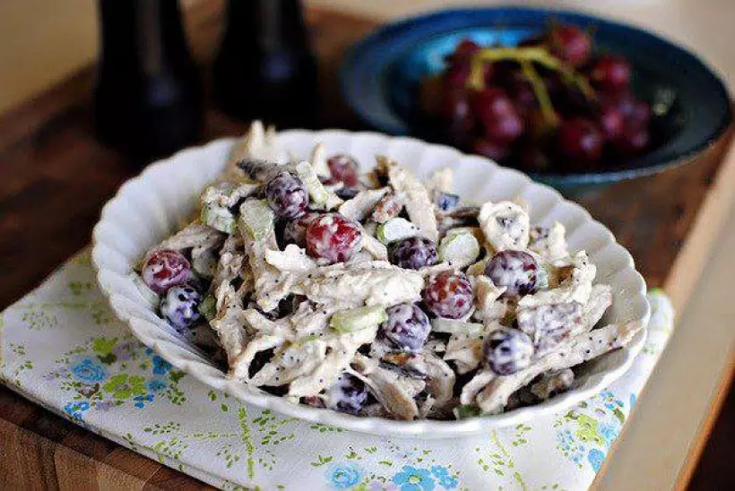 Готовим Салаты Куриный салат с виноградом и орехами