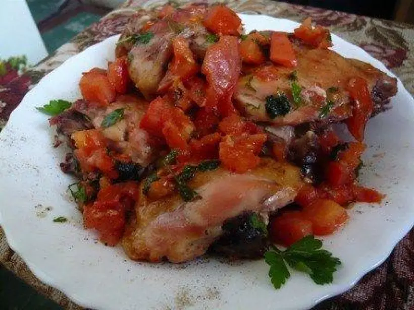 Готовим Мясо Запеченная курица с помидорами